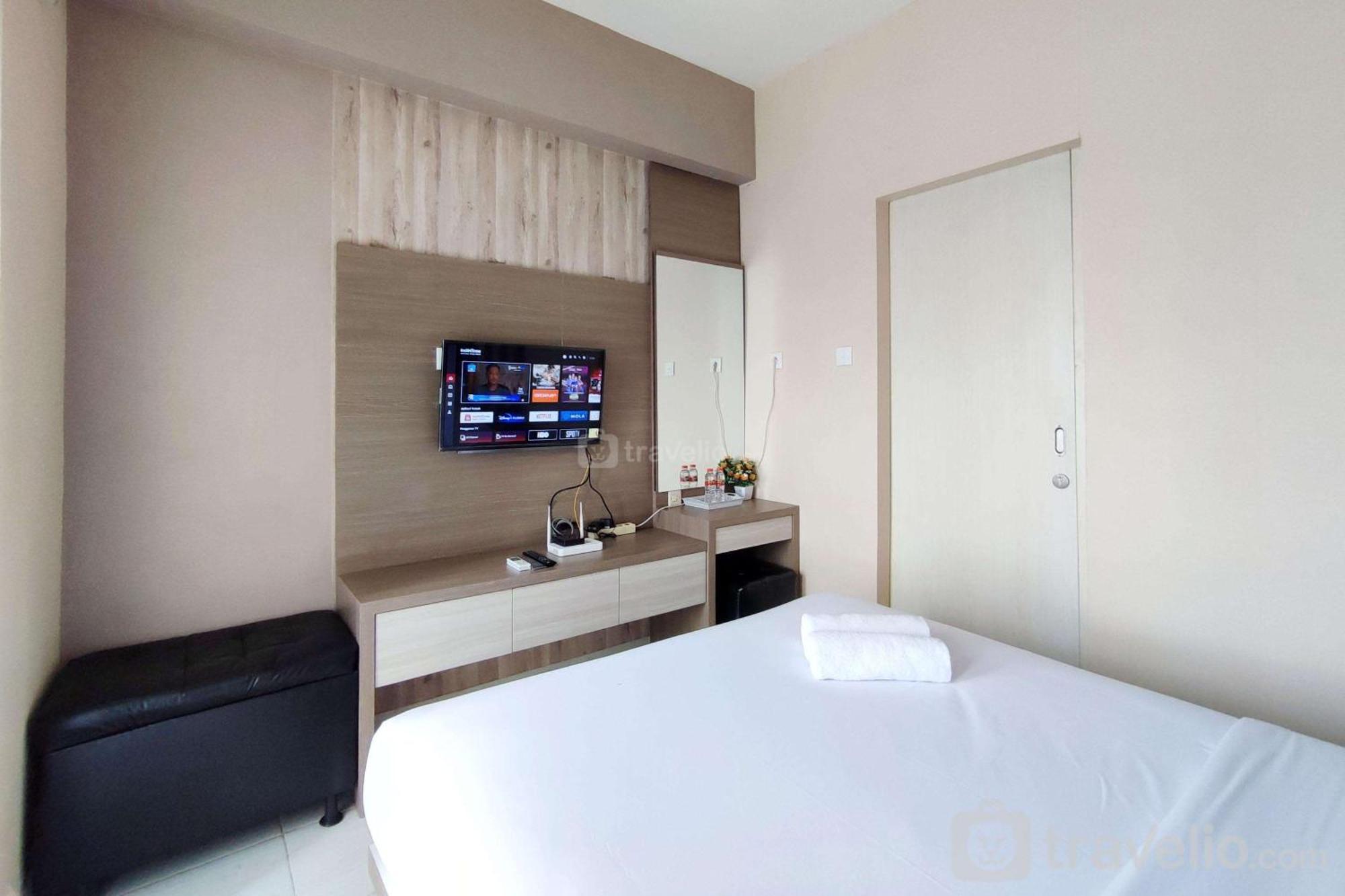 Comfortable And Modern 1br Without Living At Amartha View By Travelio