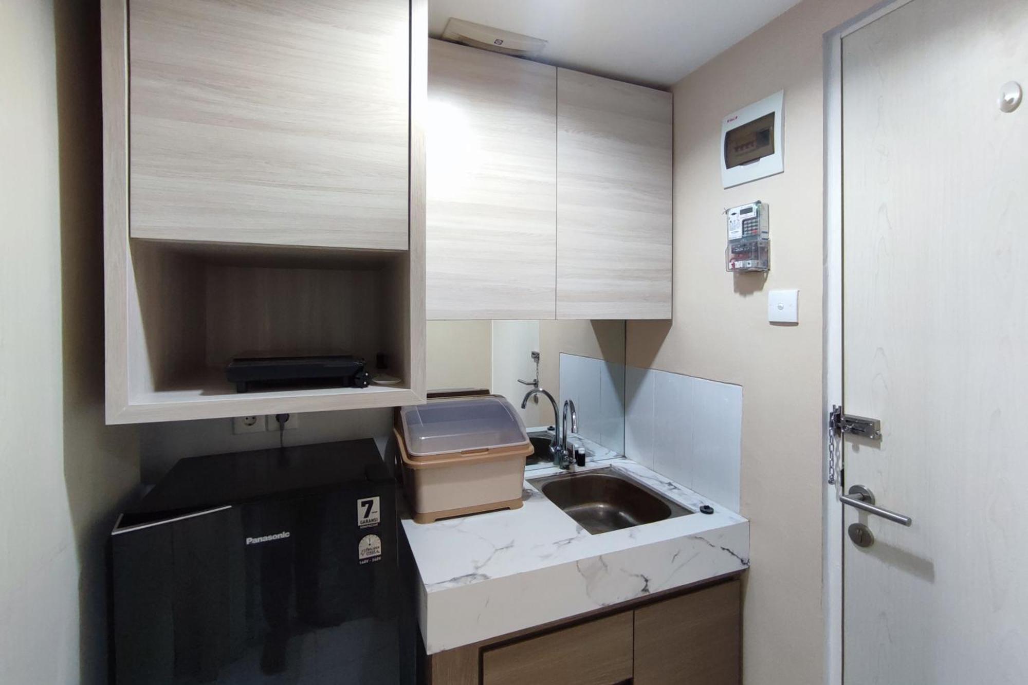 Comfortable And Modern 1br Without Living At Amartha View By Travelio