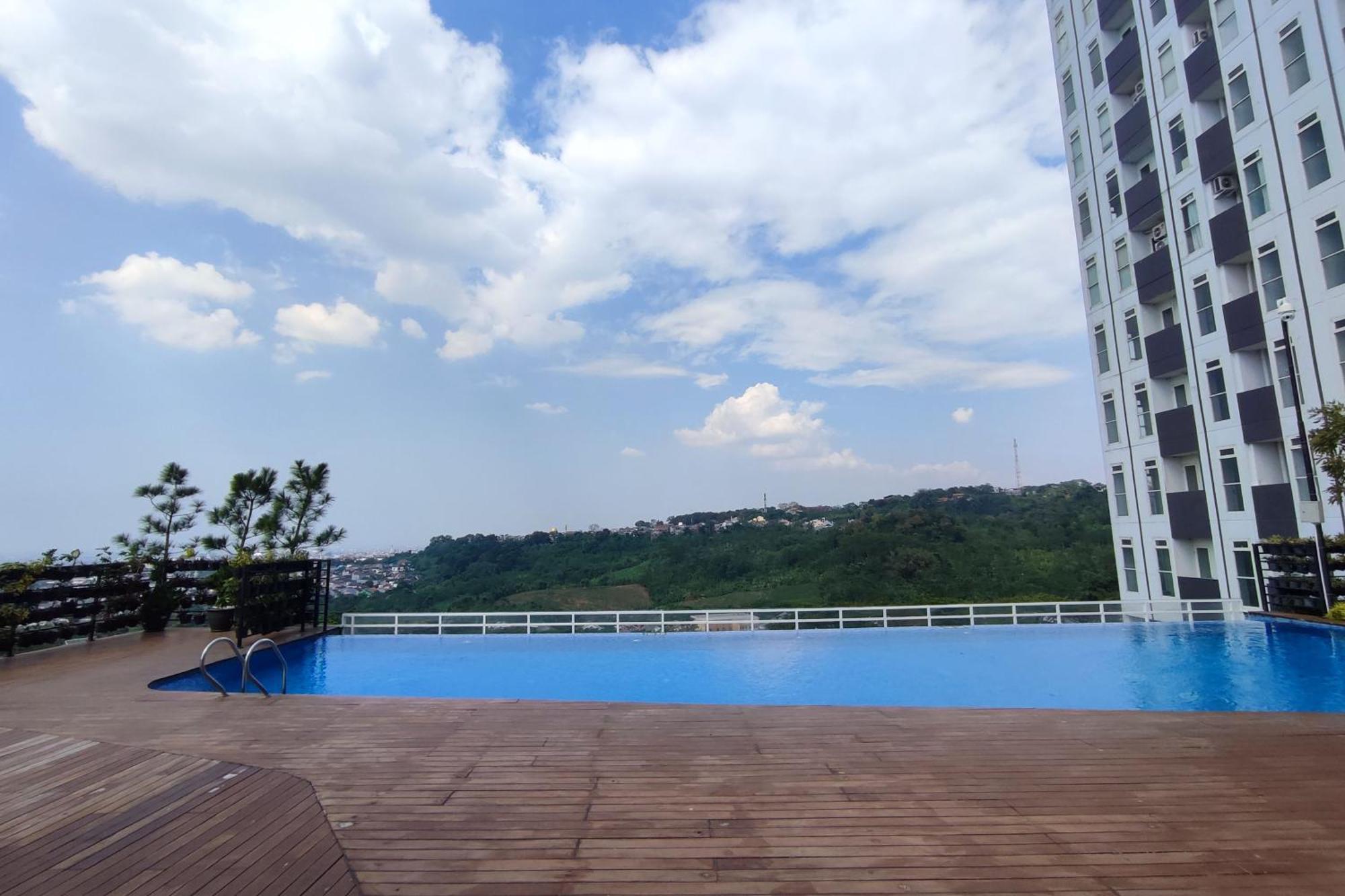 Apartemen Comfortable And Modern 1br Without Living At Amartha View By Travelio *