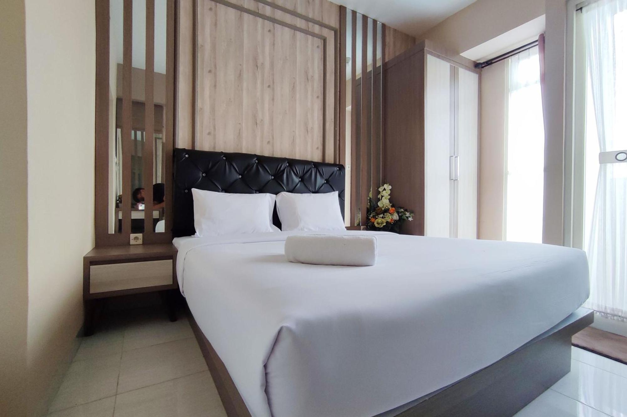 Comfortable And Modern 1br Without Living At Amartha View By Travelio *